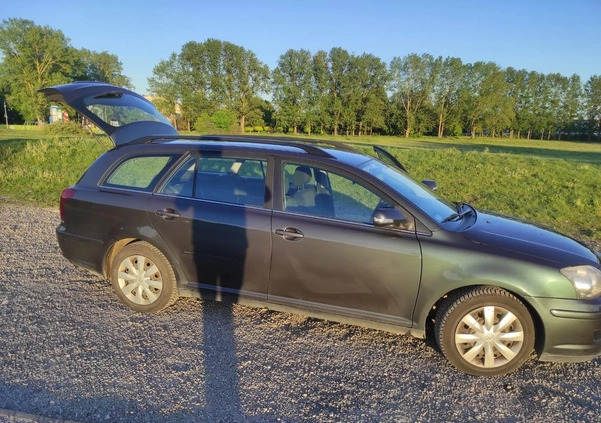 Toyota Avensis cena 14500 przebieg: 245000, rok produkcji 2006 z Koszalin małe 121